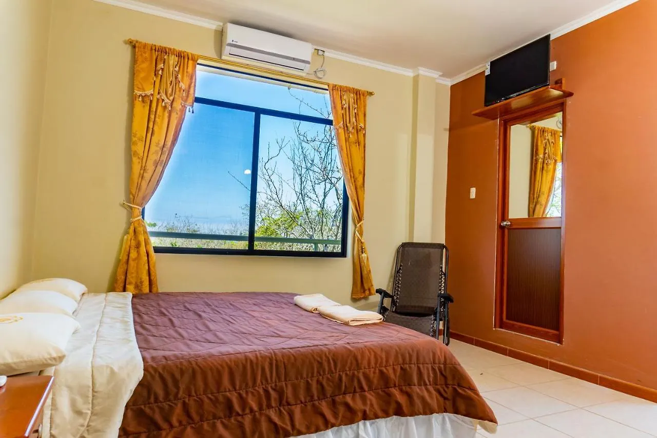 Cucuve Eco Hostal Puerto Baquerizo Moreno 3*,