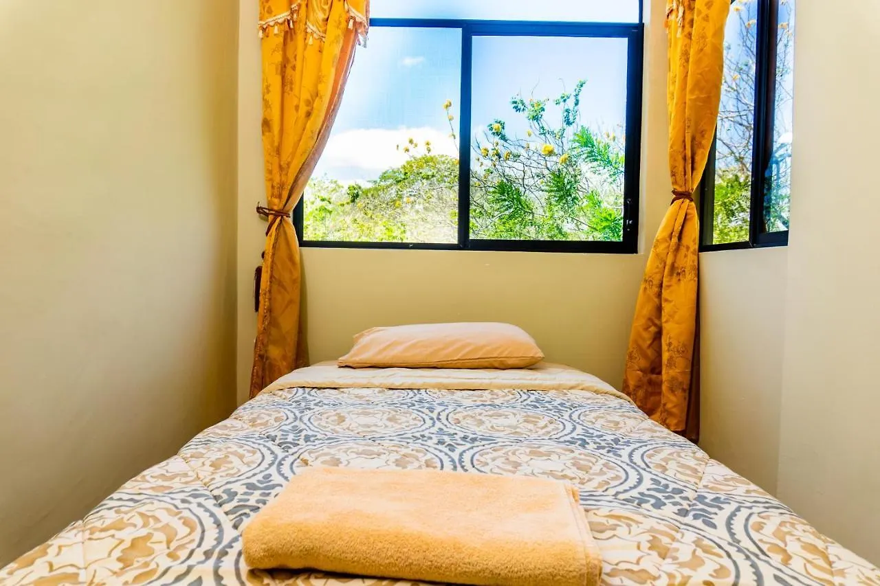 Cucuve Eco Hostal Puerto Baquerizo Moreno Guest house